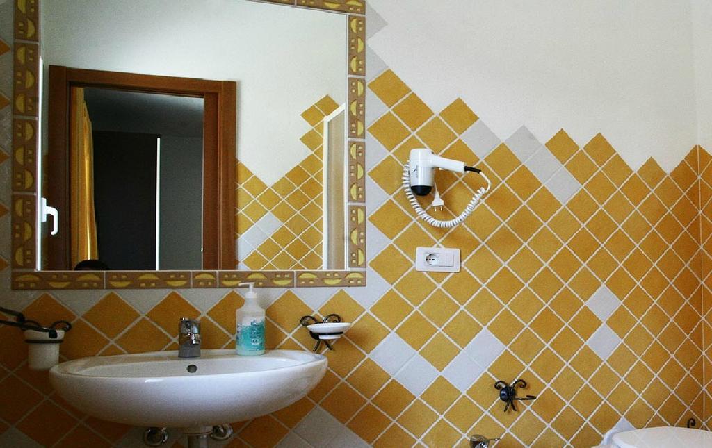 Gallo Spot Hotel Сан Теодоро Екстериор снимка