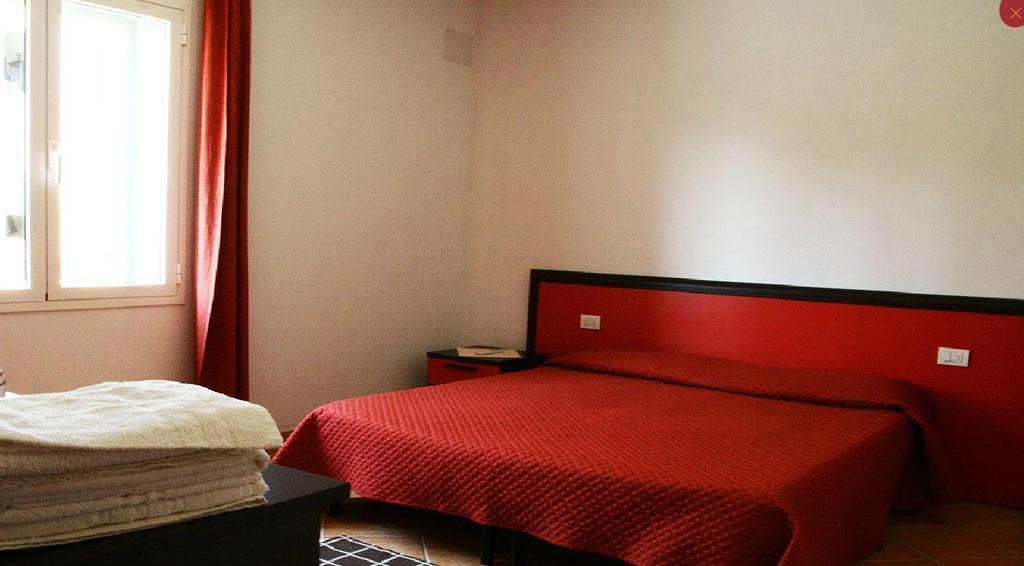 Gallo Spot Hotel Сан Теодоро Стая снимка
