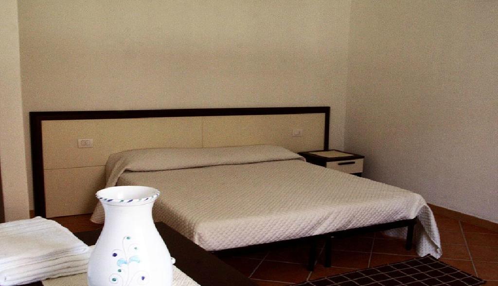 Gallo Spot Hotel Сан Теодоро Екстериор снимка